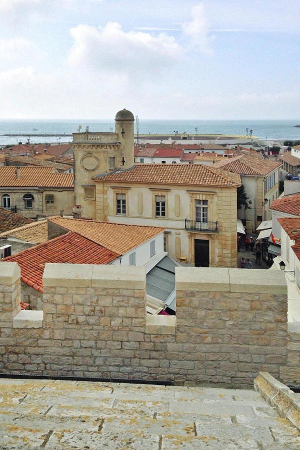 Terraced house, Les Saintes-Maries-de-la-Mer Extérieur photo
