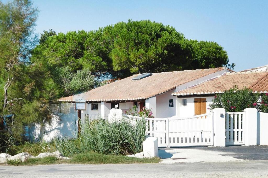 Terraced house, Les Saintes-Maries-de-la-Mer Extérieur photo